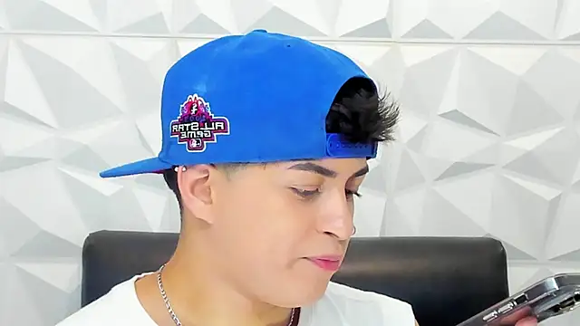 Snapshot of Sam_Daves chatting on 11/25/25, 02:06 Sam Daves online show from 11/25/25, 02:06