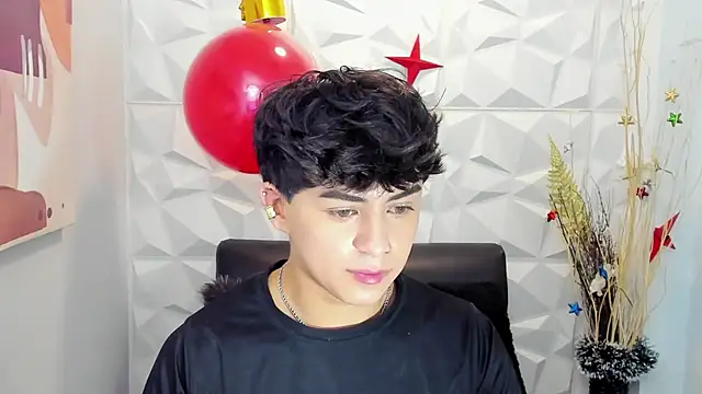 Snapshot of Sam_Daves chatting on 12/17/25, 01:06 Sam Daves online show from 12/17/25, 01:06