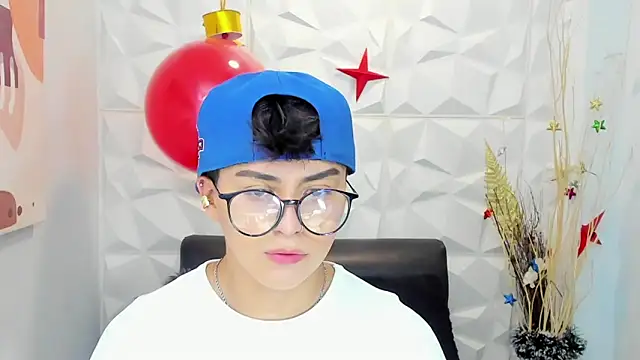 Snapshot of Sam_Daves chatting on 12/18/25, 12:55 Sam Daves online show from 12/18/25, 12:55