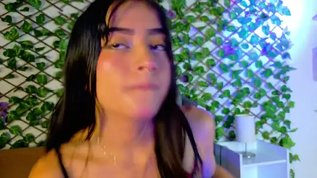 Snapshot of alice_rous21 chatting on 10/01/25, 01:28 alice rous21 online show from 10/01/25, 01:28