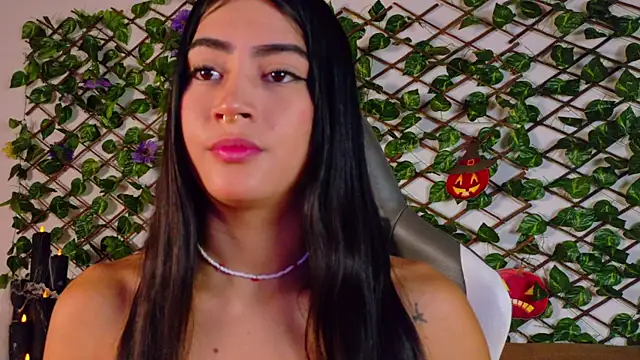 Snapshot of alice_rous21 chatting on 10/28/25, 01:03 alice rous21 online show from 10/28/25, 01:03