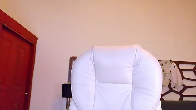 Snapshot of alice_rous21 chatting on 10/31/25, 01:23 alice rous21 online show from 10/31/25, 01:23