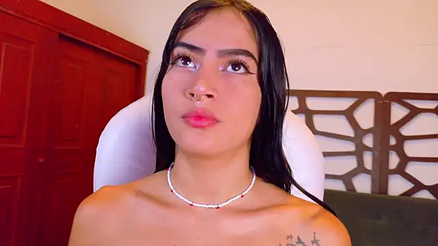 Snapshot of alice_rous21 chatting on 11/08/25, 01:11 alice rous21 online show from 11/08/25, 01:11