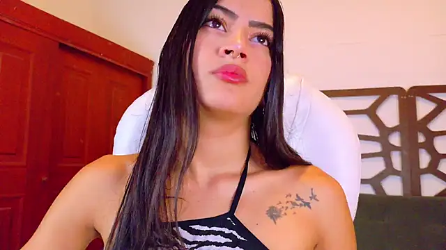 Snapshot of alice_rous21 chatting on 11/11/25, 01:11 alice rous21 online show from 11/11/25, 01:11