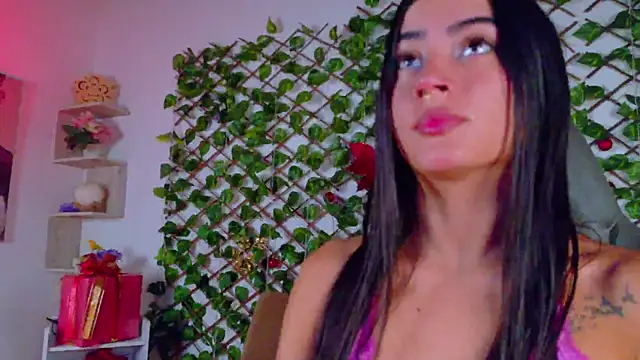 Snapshot of alice_rous21 chatting on 11/27/25, 01:24 alice rous21 online show from 11/27/25, 01:24