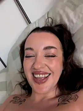Petite Juicy Olive online show from 06/24/26, 08:57
