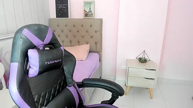 Snapshot of Tania_Duque chatting on 11/27/25, 01:57 Tania Duque online show from 11/27/25, 01:57