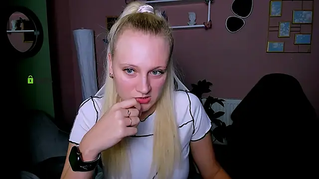 Snapshot of madam_uliis chatting on 11/27/25, 02:19 madam uliis online show from 11/27/25, 02:19