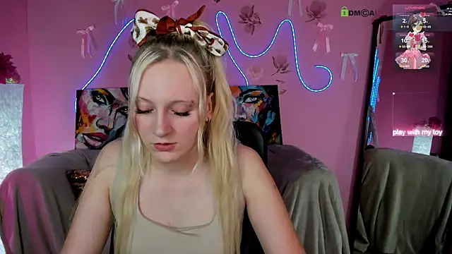 Snapshot of madam_uliis chatting on 05/07/26, 09:47 madam uliis online show from 05/07/26, 09:47