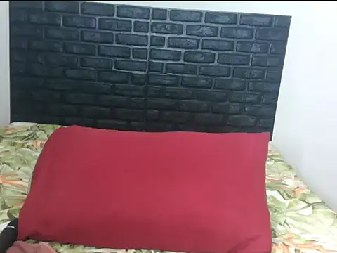 Snapshot of clover_cams1874 chatting on 02/13/26, 06:37 clover cams1874 online show from 02/13/26, 06:37