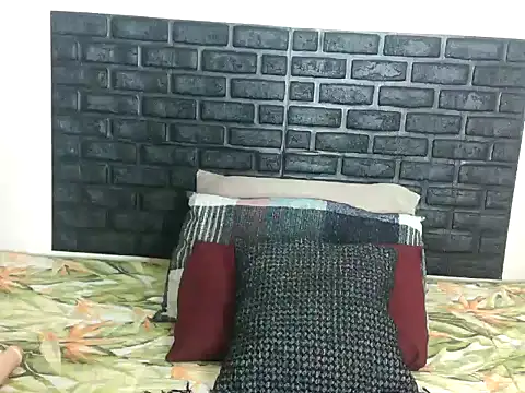 Snapshot of clover_cams1874 chatting on 05/06/26, 05:07 clover cams1874 online show from 05/06/26, 05:07