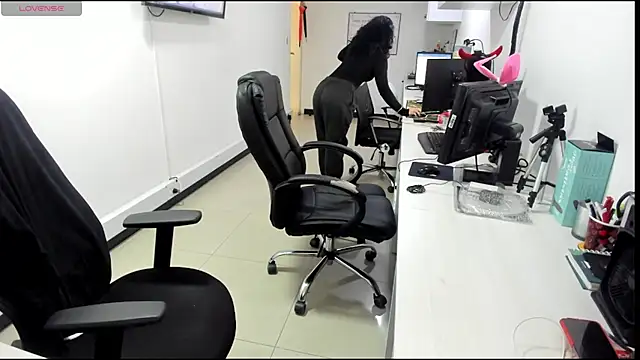 jenn cg online show from 10/13/25, 03:56