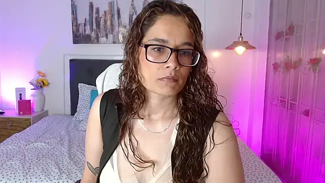 Rose Thompson1 online show from 05/17/26, 01:40