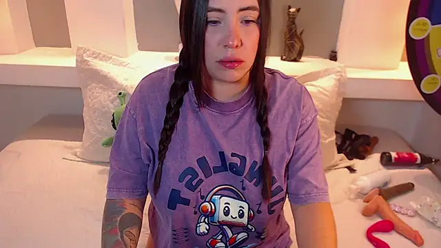 milu w4llace online show from 09/26/25, 12:14