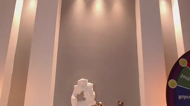 milu w4llace online show from 10/03/25, 12:40