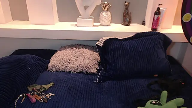 milu w4llace online show from 10/21/25, 11:38