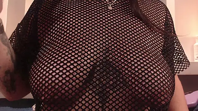 milu w4llace online show from 10/28/25, 04:49