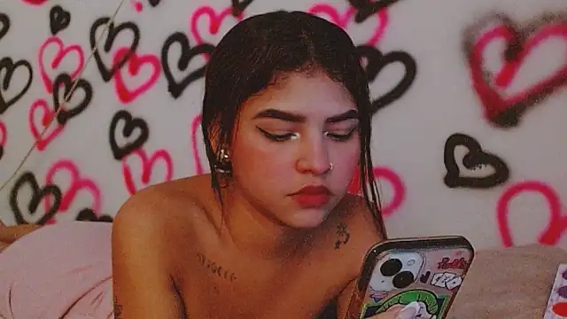 Snapshot of kityy_playful chatting on 10/25/25, 08:03 kityy playful online show from 10/25/25, 08:03