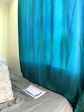 Snapshot of Ivelleee_ chatting on 10/28/25, 10:23 Ivelleee online show from 10/28/25, 10:23