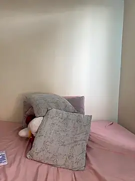 Snapshot of Ivelleee_ chatting on 11/18/25, 08:46 Ivelleee online show from 11/18/25, 08:46