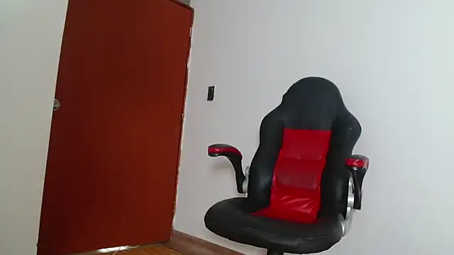 Snapshot of Danilove55 chatting on 10/09/25, 12:52 Danilove55 online show from 10/09/25, 12:52