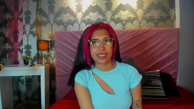 Snapshot of Karin_Ks chatting on 12/20/25, 03:13 Karin Ks online show from 12/20/25, 03:13