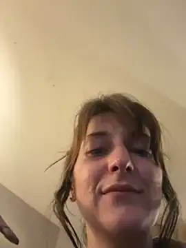 Snapshot of 2brokegirlz chatting on 03/11/25, 12:50 2brokegirlz online show from 03/11/25, 12:50