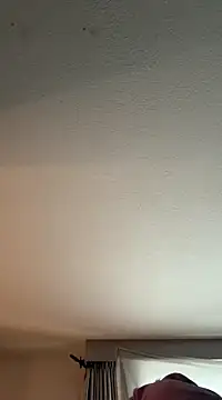 Snapshot of 2brokegirlz chatting on 03/11/25, 04:07 2brokegirlz online show from 03/11/25, 04:07