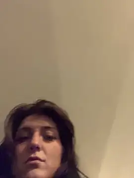 Snapshot of 2brokegirlz chatting on 03/17/25, 07:24 2brokegirlz online show from 03/17/25, 07:24