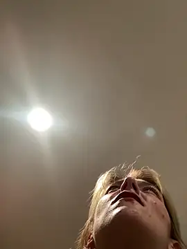 Snapshot of 2brokegirlz chatting on 09/11/25, 10:15 2brokegirlz online show from 09/11/25, 10:15