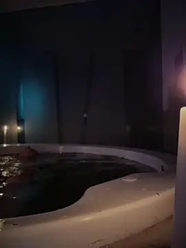 Snapshot of LoganPeny chatting on 12/17/25, 07:09 LoganPeny online show from 12/17/25, 07:09