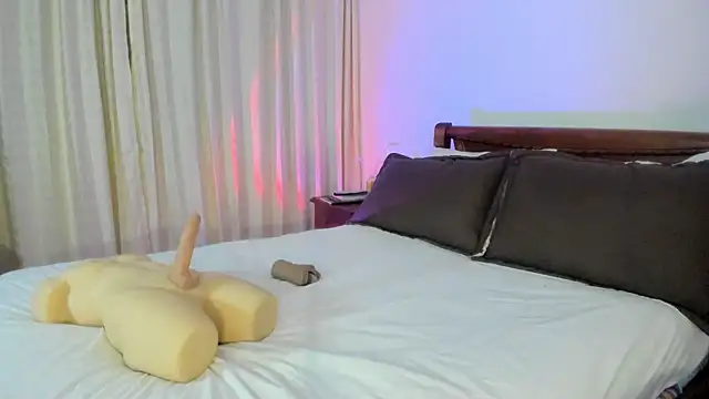 Hat girl online show from 09/30/25, 04:17