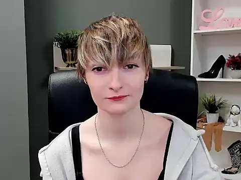 Snapshot of hottieBlair chatting on 09/25/25, 06:17 hottieBlair online show from 09/25/25, 06:17