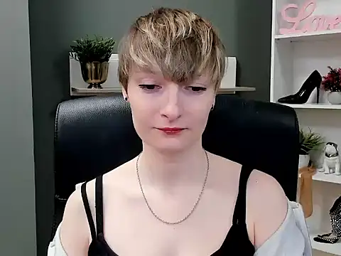 Snapshot of hottieBlair chatting on 09/26/25, 06:17 hottieBlair online show from 09/26/25, 06:17