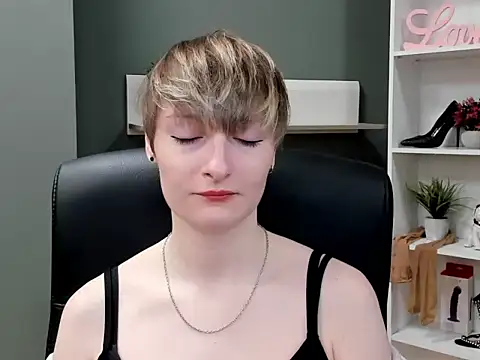 Snapshot of hottieBlair chatting on 10/02/25, 06:31 hottieBlair online show from 10/02/25, 06:31