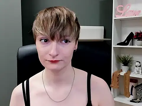 Snapshot of hottieBlair chatting on 10/14/25, 06:14 hottieBlair online show from 10/14/25, 06:14