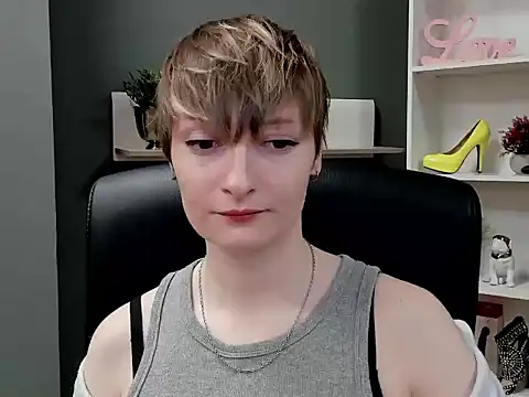 Snapshot of hottieBlair chatting on 10/21/25, 06:14 hottieBlair online show from 10/21/25, 06:14