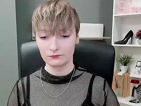 Snapshot of hottieBlair chatting on 10/30/25, 07:21 hottieBlair online show from 10/30/25, 07:21