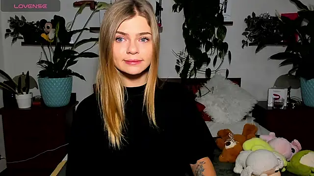 HaleyReedme online show from 11/24/25, 08:25