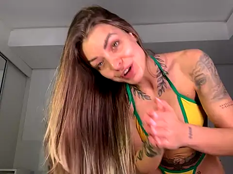 Snapshot of azimmer__ chatting on 10/06/25, 06:16 azimmer online show from 10/06/25, 06:16