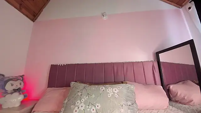 kitty-kryss online show from 10/24/25, 02:57