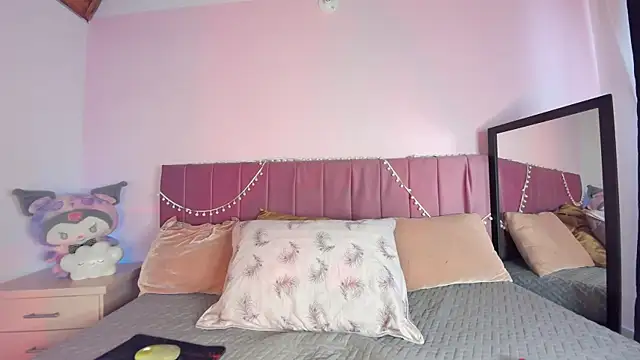 kitty-kryss online show from 11/05/25, 12:49