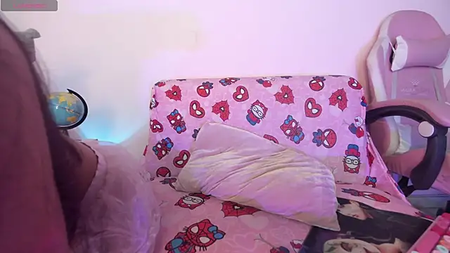 kitty-kryss online show from 06/18/26, 12:53