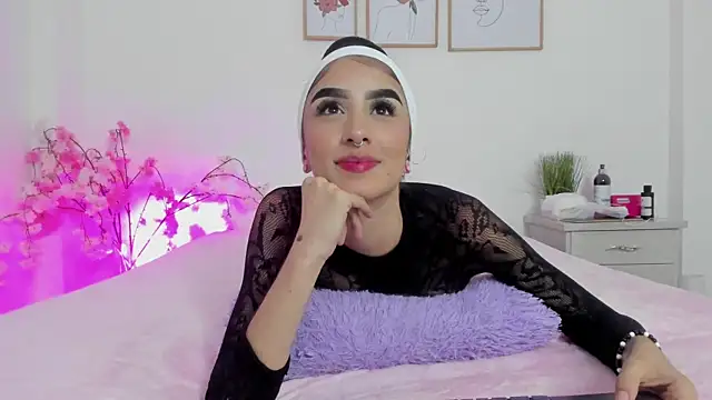 Snapshot of alana_111 chatting on 10/24/25, 03:03 alana 111 online show from 10/24/25, 03:03