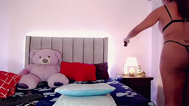 Snapshot of taniababy chatting on 09/25/25, 12:31 taniababy online show from 09/25/25, 12:31