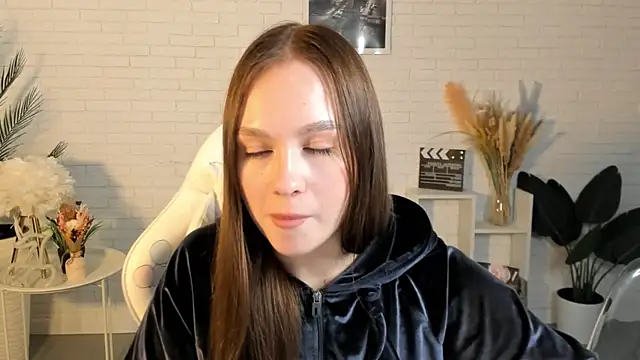 LoisCubitt online show from 03/13/25, 03:06