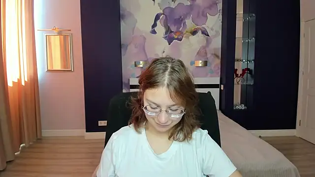 Snapshot of AngelinaLow chatting on 09/27/25, 11:26 AngelinaLow online show from 09/27/25, 11:26