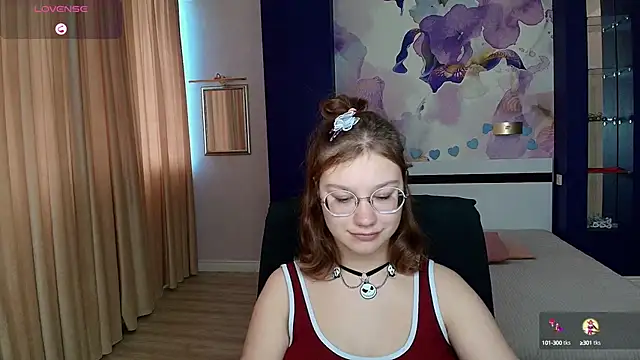 Snapshot of AngelinaLow chatting on 10/16/25, 11:33 AngelinaLow online show from 10/16/25, 11:33