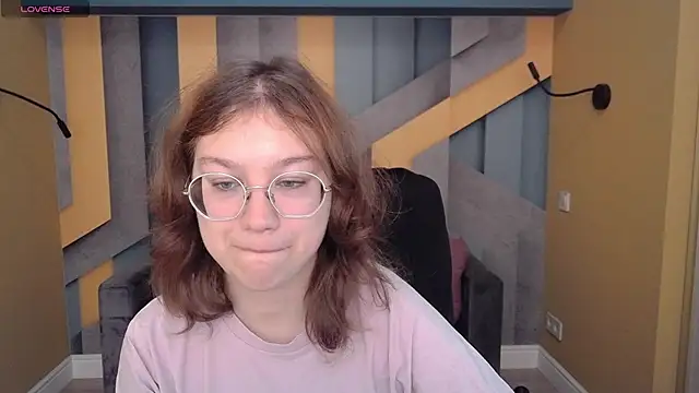 Snapshot of AngelinaLow chatting on 11/02/25, 06:27 AngelinaLow online show from 11/02/25, 06:27