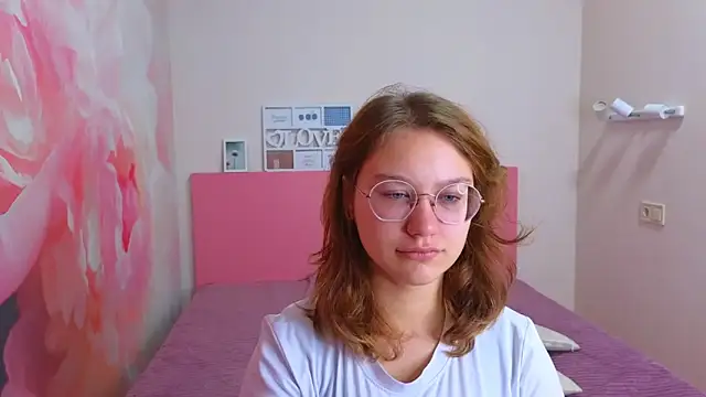 Snapshot of AngelinaLow chatting on 11/12/25, 12:27 AngelinaLow online show from 11/12/25, 12:27